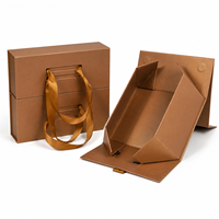 Boîte cadeau magnétique pliable avec poignée en ruban, logo personnalisé, emballage rigide haut de gamme avec laminage mat et doublure en éponge