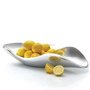 Bandeja de Estilo Vintage Hecha a Mano, Bandeja de Metal de Moda para Exportación, Decoración Inspirada en Bodas, Hecha de Metal por Zahid Exports - Product Image 3