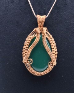 Collier en agate naturelle avec pendentif enroulé de fil de cuivre |   Collier artisanal bohème en pierres précieuses - Product Image 2