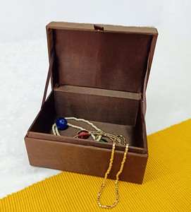 Nueva llegada: Caja de joyería beige de estilo indio clásico con bordado personalizado, caja de joyería de gamuza con flores para anillos y pendientes. - Product Image 3