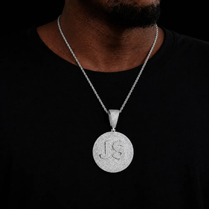 Colgante Redondo Mediano Personalizado con Letra del Alfabeto, Plata, Moissanita, Estilo Hip Hop, Joyería de Moda, Letra Personalizada en Moissanita - Product Image 1