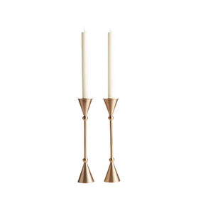 Portavelas de metal diseñado para sujetar velas de forma segura, añadiendo un toque elegante a cualquier espacio. - Product Image 5