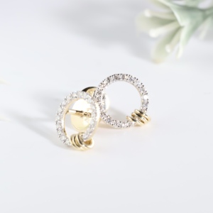 Pendientes Clásicos de Aro Abierto con Diamante Redondo Cultivado en Laboratorio, Tres Halo de Oro Amarillo, Envoltura de Alambre Pavé, Joyería de Regalo de Compromiso para Mujer - Product Image 2