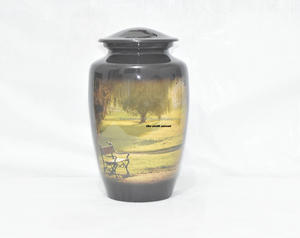 Urna de cremación grabada personalizada de latón para cenizas humanas Metal latón dorado y Negro acabado Memorial venta al por mayor suministros funerarios urnas - Product Image 5