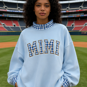 Sweat-shirt personnalisé à col montant en gingham avec applique lettre MIMI et texte brodé, nouveau pull de fête pour femme style preppy, coupe oversize - Product Image 1