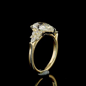 Anillo de Compromiso y Boda Vintage con Diamante Cultivado en Laboratorio en Forma de Pera de 3 Quilates, Certificado por IGI, Oro de 14K, UNICORN JEWELS - Product Image 4