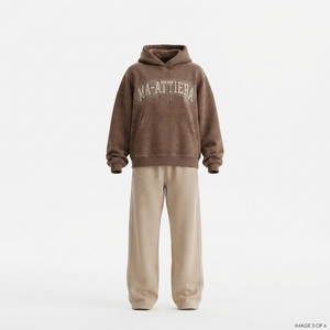 Conjunto de chándal oversize para mujer: Sudadera con capucha de forro polar y pantalones jogger, estilo casual urbano con estampado de letras y pedrería - Product Image 3