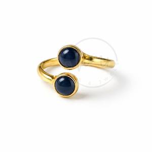 Bague ouverte plaquée or avec double cabochon en onyx noir, ajustable, style minimaliste, pour femme, vente en gros - Product Image 1