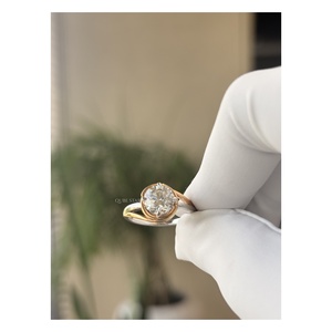 Elegante Anillo Solitario de Dos Tonos con Diamante Redondo de 1.55 Ct Cultivado en Laboratorio, Engaste en Bisel, Joyería Fina Moderna para Mujer, Oro Sólido de 14k - Product Image 4