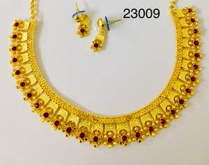 Elegante conjunto de collar con diseño de hojas en acabado dorado y plateado con pendientes colgantes a juego 23005 - Product Image 5