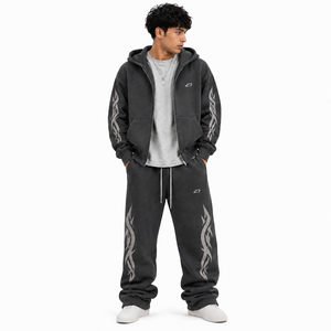 Ensemble de survêtement graphique pour homme 2 pièces : sweat à capuche zippé et pantalon ample en molleton de coton, imprimé audacieux, style streetwear oversize, hiver, logo personnalisé - Product Image 1