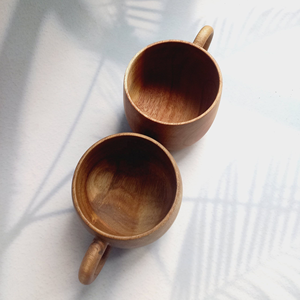 Grande tasse en bois d'acacia naturel, artisanale, avec anse, pour café, thé, bière, jus, lait, eau, du Vietnam - Product Image 5