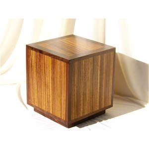 Urne funéraire géométrique en bois naturel durable - Urne commémorative artisanale en bois dur - Grand récipient pour cendres en bois - Product Image 4