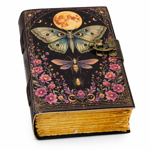 Diario de cuero Grimoire Luna Moth, encuadernado cosido, cubierta de cuero repujado, papel con borde deshilachado, suministros de brujería pagana antigua - Product Image 1