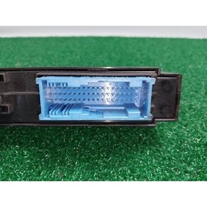 ECU และโมดูลคอมพิวเตอร์มือสองสำหรับรถยนต์ซีรีส์ 5 รุ่น 6135924439601 - Product Image 3