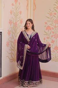 Ensemble de robe Anarkali brodée royale pour femmes, robe ethnique longue avec dupatta, collection festive traditionnelle - Product Image 5
