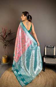 Sari en soie Kanjivaram de style sud-indien avec bordure contrastée et élégant pallu en Zari - Product Image 4