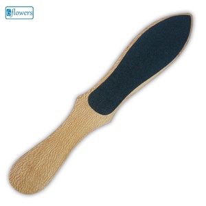 Lima para pies (lima de doble cara ergonómica con mango largo, removedor de callos clásico con mango de madera) - Product Image 1