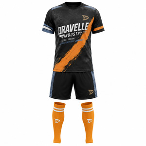 Fabricant professionnel de kits de football personnalisés par sublimation : uniforme de football complet pour équipe avec maillot à manches courtes col en V et short - Product Image 2