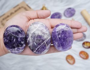 Piedra de Palma de Amatista Natural Pulida, Gema de Cristal Morado, Piedra de Bolsillo para Aliviar el Estrés, Proveedor Mayorista a Granel para Regalos y Meditación - Product Image 6