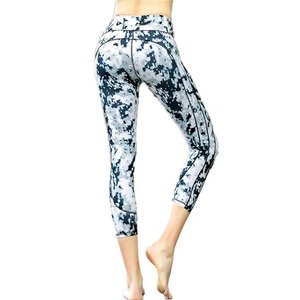 Leggings Capri Deportivos Tie-Dye Personalizados para Mujer con Decoración de Cristales, Pantalones de Yoga para Fitness - Product Image 4