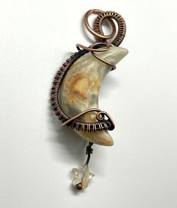 Pendentif en agate naturelle enroulé de fil de laiton fait main, plaqué cuivre antique, collier vintage hindouiste en pierre de forme libre - Product Image 3
