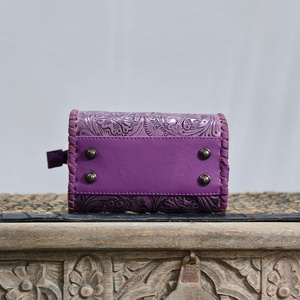 Bolso de Mano Ligero de Cuero Genuino Morado de Alta Calidad con Diseño Floral Grabado, Cierre de Cremallera, Poliéster, Bolso de Viaje de Lujo - Product Image 4