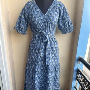 Vestido Largo Informal de Otoño para Mujer, 100% Algodón Indio, Estampado a Mano, Cuello en V, Manga Corta, Estampado Floral - Product Image 1