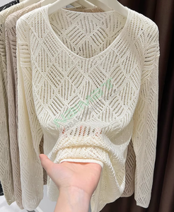 Pull en tricot à col en V, motif géométrique, respirant, coupe régulière, haut décontracté d'été, unisexe, beige clair, manches longues - Product Image 1