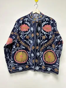 Veste en velours Suzani brodée, veste bohème faite à la main, veste florale, manteau en velours bohème, vêtement d'extérieur unique et tendance, respectueux de l'environnement - Product Image 4
