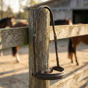Cabezada de Cuero Indio Negro con Costuras Blancas Decorativas, Centro Acolchado y Hebillas Ajustables – Premium para Equitación - Product Image 3