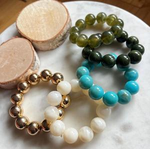 Pulsera de Resina Boho Hecha a Medida con Flores Secas Variadas y Coloridas, Brazalete de Resina Acrílica Transparente - Product Image 6