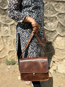 Real Handmade Full Grain Genuine Crunch <b>Leather</b> Handbag Stylish Women Real Vintage <b>Leather</b> Office Use <b>Cross</b> <b>Body</b> Shoulder <b>Bag</b> - Product Image 3