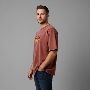 Camiseta Extra Grande para Hombre, Color Rojo Óxido, con Logotipo de Llama Estampado en la Parte Delantera, Diseño Casual de Manga Corta, 100% Algodón Jersey, Cuello Redondo, con Logotipo Personalizado - Product Image 2