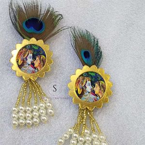 Nouveautés : Broche de créateur en plumes de paon Safa avec motifs Radha et Krishna, épingles de poitrine pour mariage et Barat Shwagat - Product Image 5