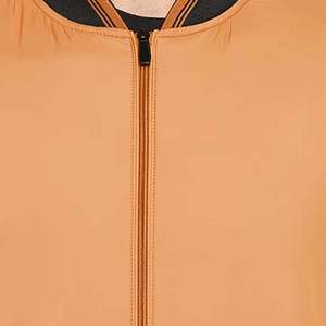 เสื้อแจ็คเก็ตผู้ชายคุณภาพพรีเมียม แจ็คเก็ตเบสบอลผ้าวูลแบบวาร์ซิตี้ พร้อมปักโลโก้ตามสั่ง ขายส่งเสื้อผ้าแฟชั่น - Product Image 5