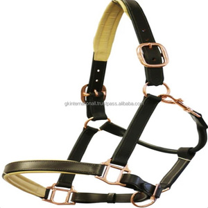 Licol pour cheval en cuir brun de qualité supérieure, classique, durable, fait à la main, avec rembourrage crème et boucle et anneaux réglables en or rose de luxe - Product Image 2