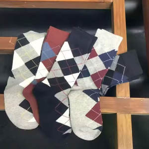 Chaussettes décontractées classiques et confortables, tissu doux et respirant, conçues pour un usage régulier, à la maison et en toutes saisons. - Product Image 5