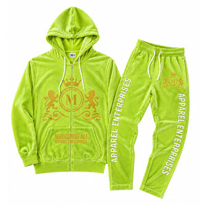 ชุดวอร์มมีฮู้ดสีแดงผ้ากำมะหยี่ ยี่ห้อ Mudassar Ali Apparel Enterprises ผลิตจากโพลีเอสเตอร์ 100% หนัก 350 กรัมต่อตารางเมตร ซิปยาวเต็มตัวพร้อมกระเป๋าหน้า - Product Image 4