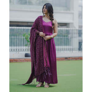 Conjunto de Traje de Satén Morado Malva - Talla XS - Product Image 5