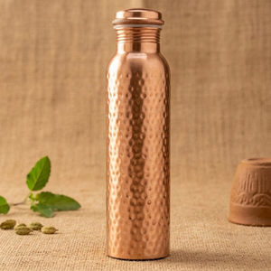 Elegante Botella de Agua de Cobre Martillado Premium, Ecológica y Reutilizable, Ideal para Regalos de Yoga y Bienestar - Product Image 4