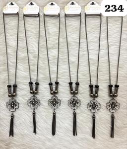 Collier long de luxe PingBling en métal canon de fusil avec pendentif fleur en cristal fumé à cinq pétales, bordure scintillante et pompon multi-chaînes - Product Image 1