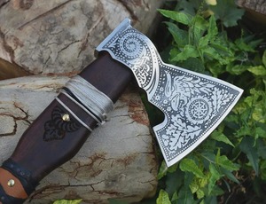 Hacha Vikinga Hecha a Mano de Acero con Alto Contenido de Carbono, Grabada, con Mango de Madera y Funda de Cuero, Regalo Nórdico para Hombres - Product Image 2
