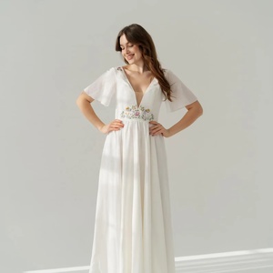 Vestido de Noche Elegante de Seda Blanca con Bordado Floral a Mano, Cuello en V y Corte en A, Ideal para Bodas, Eventos Formales y Verano - Product Image 1