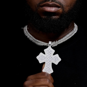 Colgante de Cruz con Moissanita Baguette - Colgante de Plata de Ley 925 con Moissanita, Color D, Claridad VVS - Product Image 6