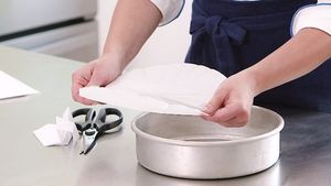 Eco-Friendly Non-Stick Baking <b>Paper</b> Roll 70gsm Double Side Silicone Coated Food Grade Recyclable for Cooking and Baking - Product Image 3