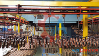 Nouvelle installation de vernissage à convoyeur à quatre roues à vitesse réglable avec processus de trempage pour usine de fabrication
