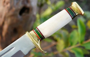 Couteau de chasse Bowie artisanal en acier inoxydable, personnalisé OEM/ODM, lames PRESTIGE, bord dentelé, manche en os véritable, vente en gros - Product Image 5