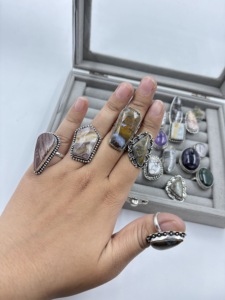แหวนอัญมณีหลายแบบแหวนแฟชั่นหินผสมชุบเงิน - Product Image 1