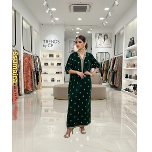 Kaftán de Terciopelo Bordado de Lujo – Disponible en Colores Personalizados – Abaya Bordada a Mano al por Mayor - Product Image 3